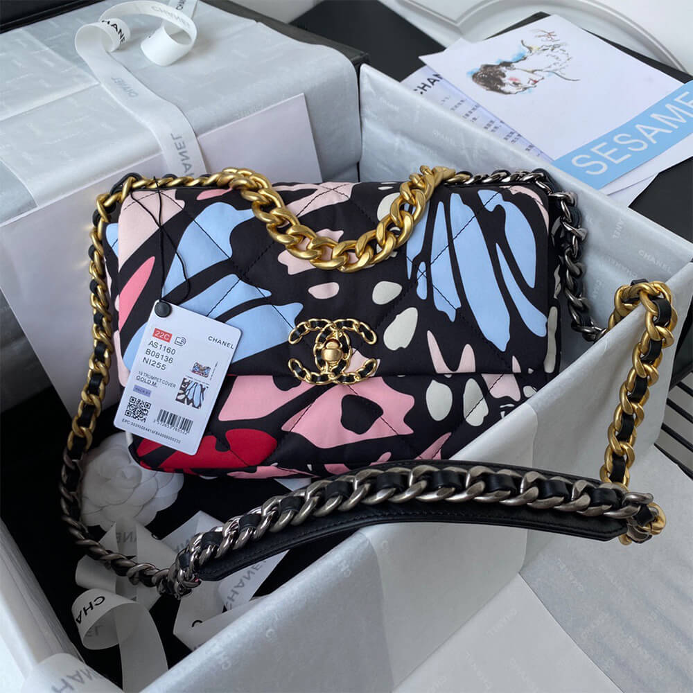 CHANEL 19 HANDBAG