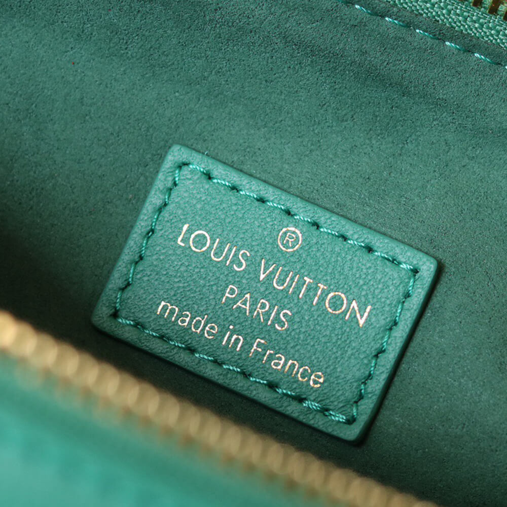 LV Coussin BB
